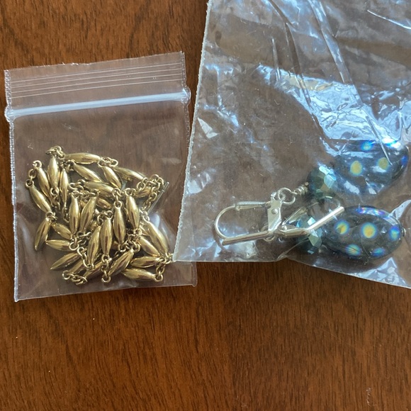 Bundle of 12 sets of pierced earrings. Something to please everyone! - Picture 7 of 7